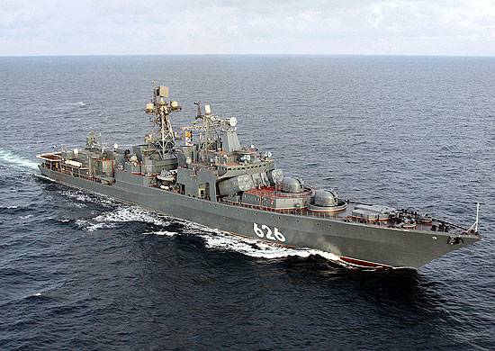 BPC "Vicealmirante Kulakov" del Consejo de la Federación de la Federación de Rusia salvó a la tripulación de un barco pesquero ucraniano