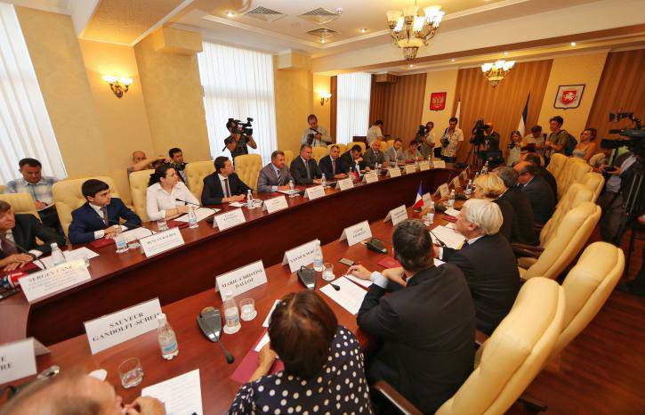 Турецкая делегация в Крыму: "На Западе лгут о бедственном положении крымских татар на полуострове"