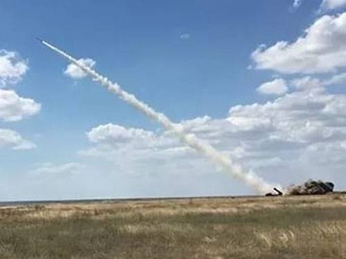 Rosaviation : 우크라이나, 러시아 영공을 사용하여 로켓 발사
