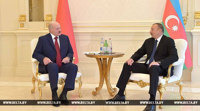 СМИ: Лукашенко и Алиев обсуждали возможность поставок РСЗО "Полонез" Азербайджану