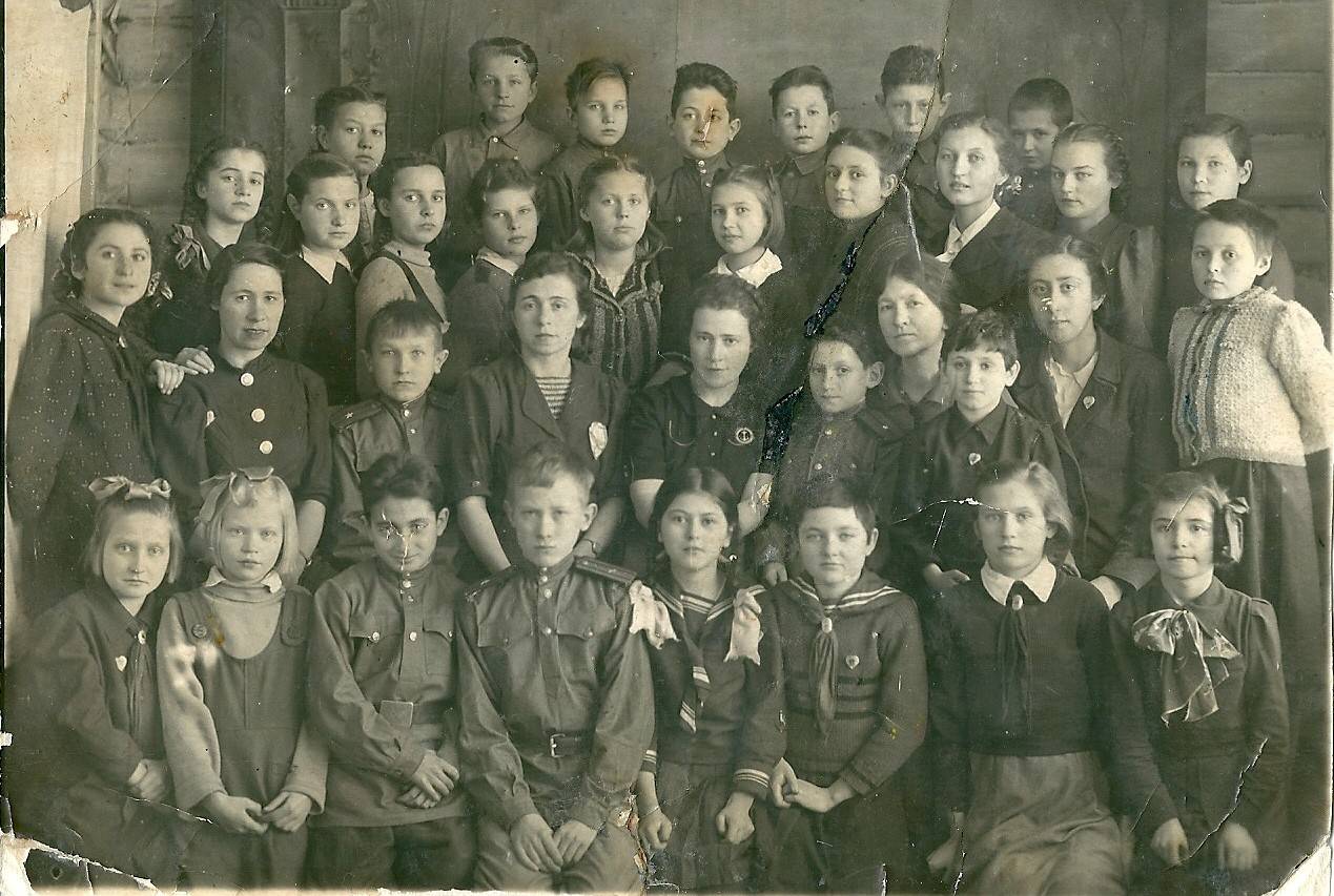 Дети 1944 года. Детский домв годы войны. Детский дом в годы войны. Школа в Великую отечественную войну. Школа в военные годы.