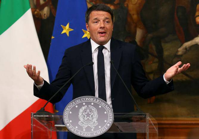 Renzi, İtalya’daki başarısız bir referandum sonrasında istifa etti