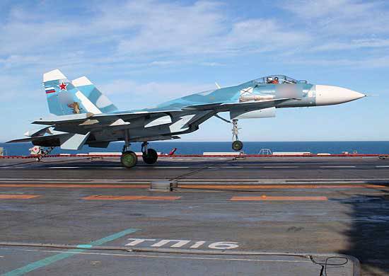 갑판 전투기 Su-33의 충돌은 "Kuznetsov 제독"