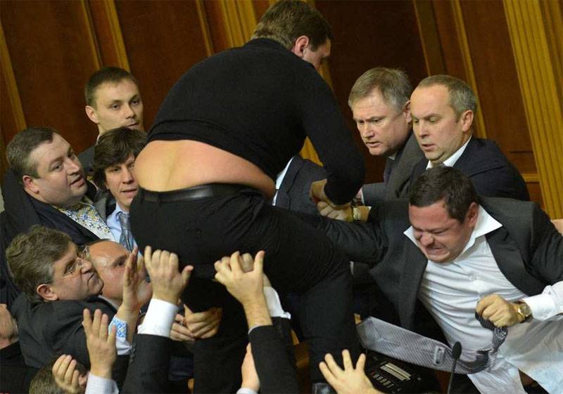 Medios: Verkhovna Rada de Ucrania en la primavera de 2017 espera una disolución