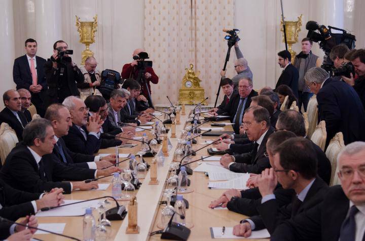ロシア連邦、イラン、トルコの外相は、シリア問題について何に同意しましたか？