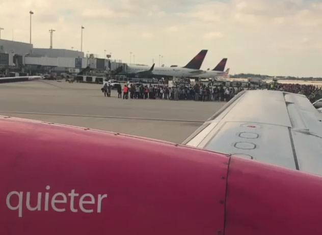 Emergency at the airport of Fort Lauderdale, USA