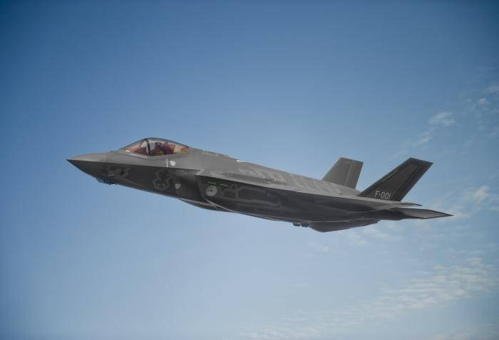 F-35, 일본의 미국 공군 기지로 파견 됨.