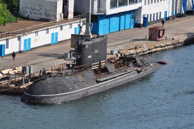 En Sebastopol, prometió volver al submarino "Alros" en el año en curso.