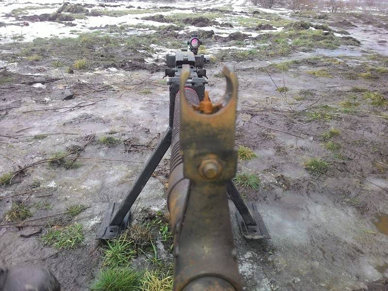 Ukraynalı ordudaki paslı makineli tüfek hakkında gönüllü