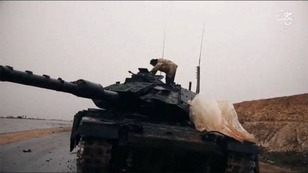 Türkiye'nin silahlı kuvvetlerinin tankları, El-Bab alanındaki IG militanları tarafından durduruldu