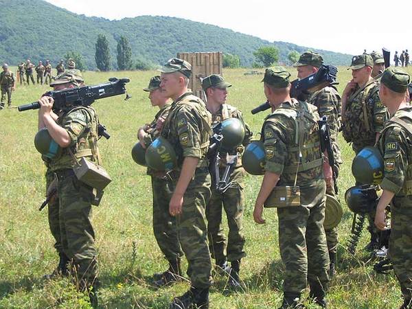 Warum ist es in Russland üblich, sich die Füße an den Soldaten abzuwischen?