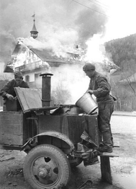 Dia de comida e serviço de roupa das Forças Armadas da Rússia