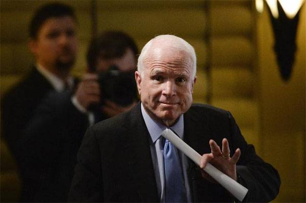 Маккейн: "Я видел, как эти смелые украинские ребята противостоят агрессии россиян"
