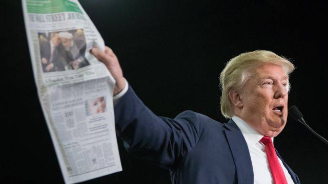 Riot pen e camera: i media americani hanno dichiarato guerra a Trump