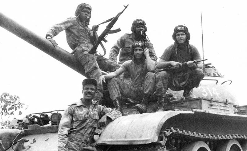1487063539 01 tanquistas cubanos en la guerra de angola