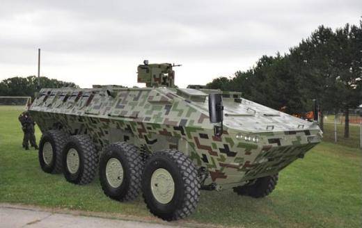 Transporte de personal blindado serbio "Lazar 3" con un cañón ruso