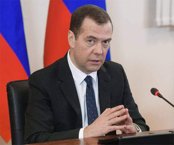 Медведев - Навальному: "Это чушь и бумажки какие-то..."