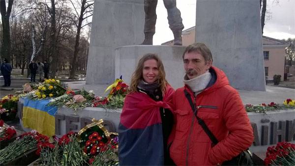 Родственники погибших украинских солдат возвращают награды президенту
