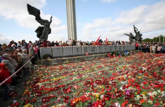 Жителям Латвии в День Победы напомнят об «ужасах советской оккупации»