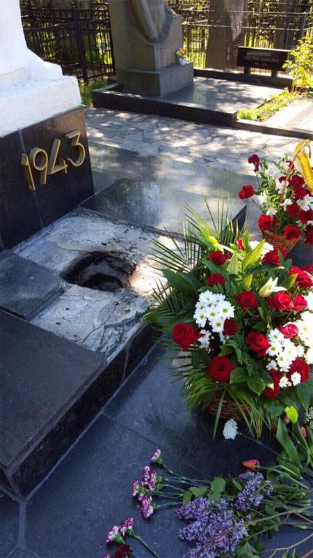 ハリコフで非難された兵士解放者への記念碑