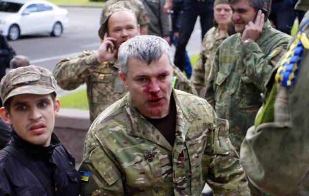 9 мая на Украине. В Днепропетровске участники Марша Победы избили "ветеранов АТО"