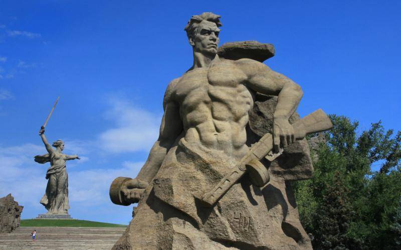 Памятник подвигу