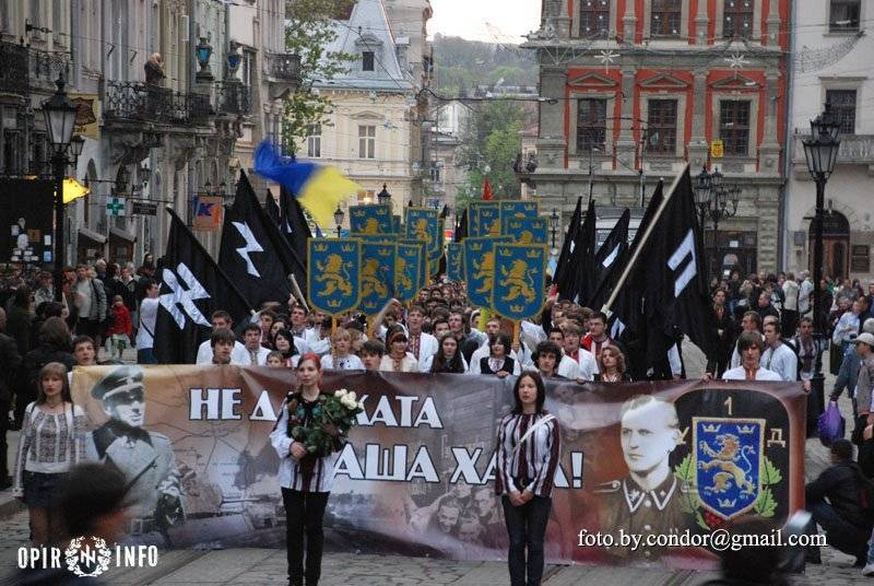 Kiev niega los símbolos de la división nazi de la división SS Galicia