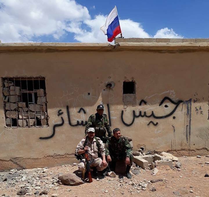 Bandeira russa sobre a represa Zuluf protege os sírios de ataques aéreos dos EUA