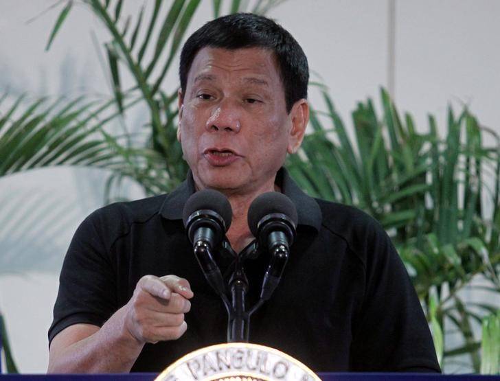 Duterte erbjöd rebellerna skuldra vid skuldra med armén för att bekämpa ISIS
