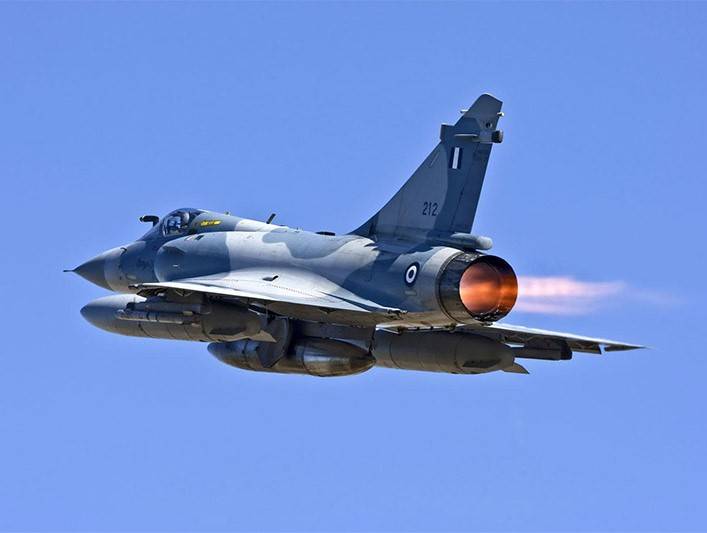 O caça Mirage 2000 caiu no mar na Grécia