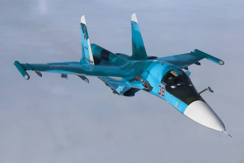 Su-30CM and Su-34 crew training for in-flight refueling