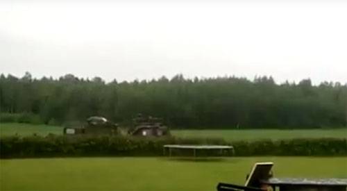 A lettországi NATO-tagok egy méter távolságra gyakorolják a lövöldözést a magánháztartás gyepétől