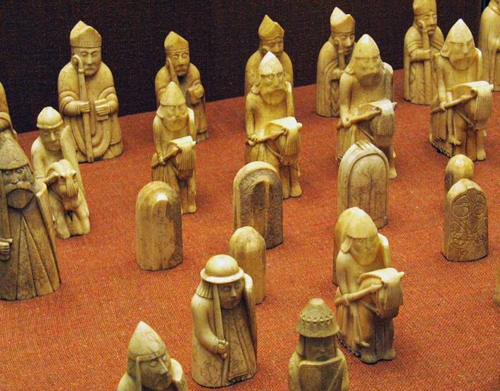 1498072211 15. shahmatnye figurki s ostrova lyuis shotlandiyabritanskiy muzey 10.9