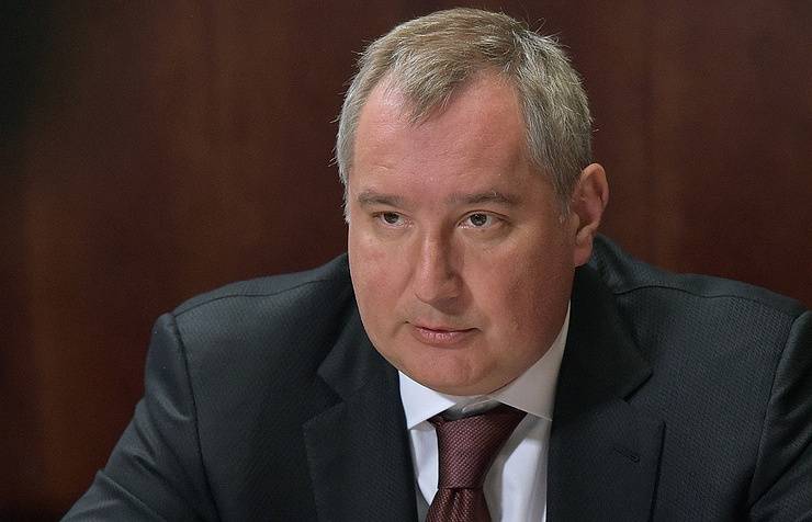 Rogozin svarade skarpt på en ukrainsk bloggare som kritiserade T-14-stridsvagnen