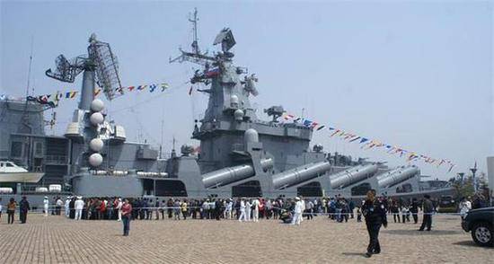 Các phương tiện truyền thông Trung Quốc bối rối tại sao hạm đội thứ hai trên thế giới được coi là của Nga, chứ không phải của Trung Quốc