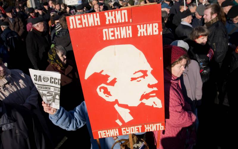 Страна стала на коммунистический путь исправления. Почему власть отстает?