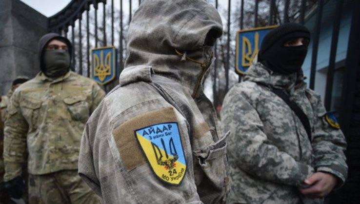 우크라이나 경찰청의 수사관이 LC 측에 갔다.