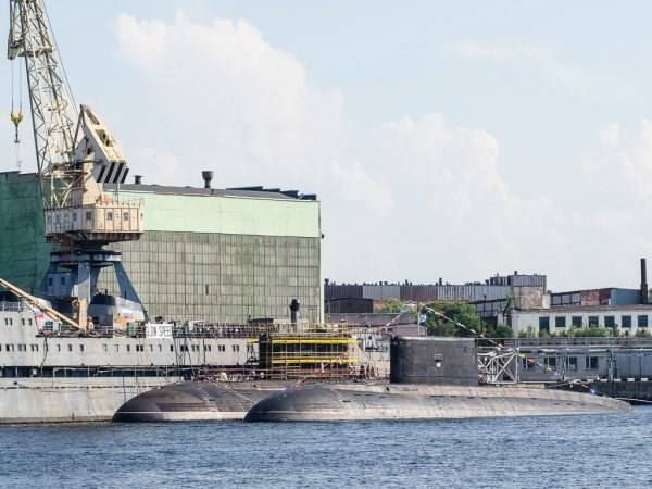 Rus filolarının her birinde "Amirallik Tersaneleri" hizmet merkezleri belirdi