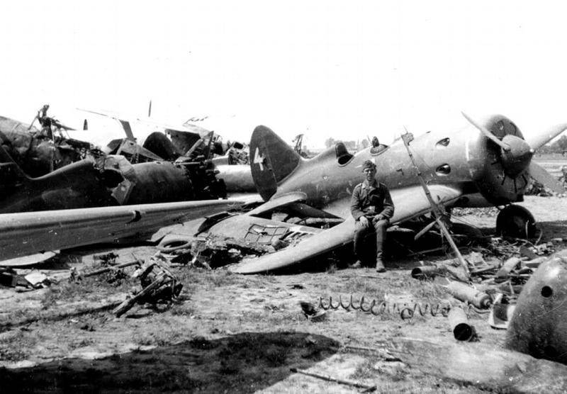 Luftwaffe를 쫓고. 1941 년, Messerschmitt에 대한 Polikarpov