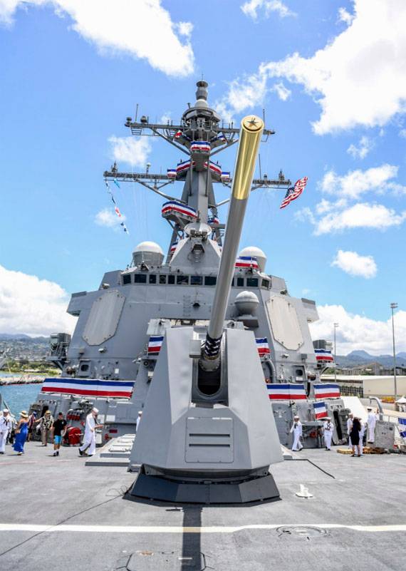 ミサイル駆逐艦ジョンフィンが米海軍の運用を開始-「世界で最も平和な国」
