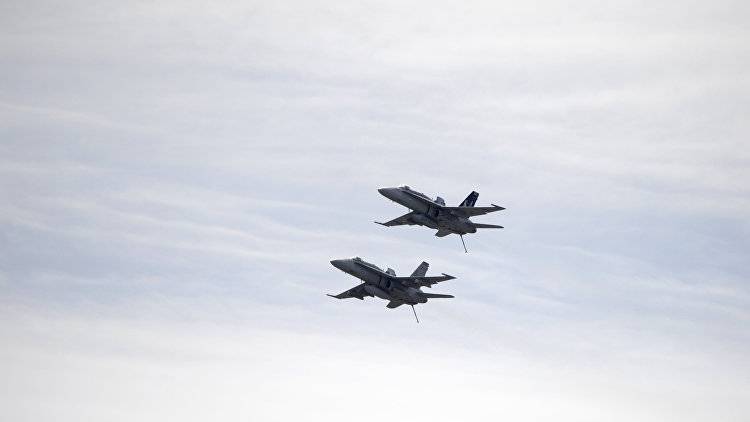 Истребители F-18 в Прибалтике укрепляют безопасность Испании
