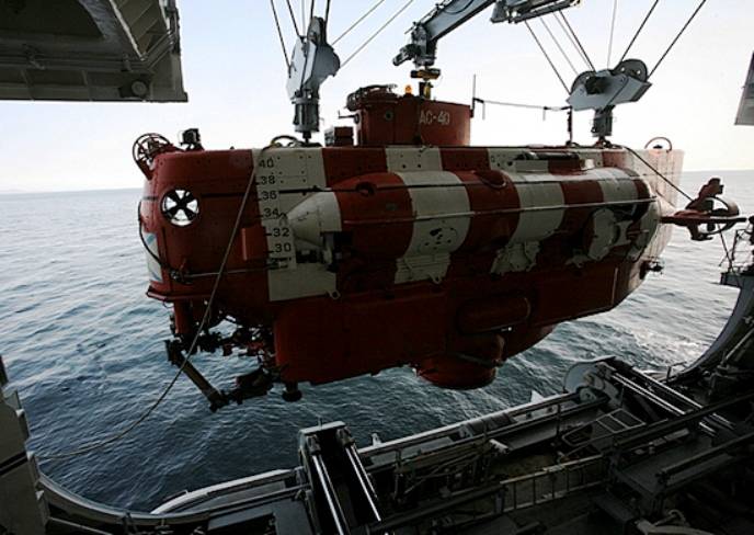 Экипаж судна «Игорь Белоусов» спас подводников, «терпящих бедствие»