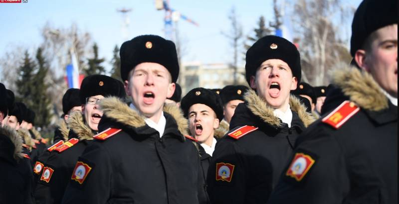 Служу квадратному сугробу