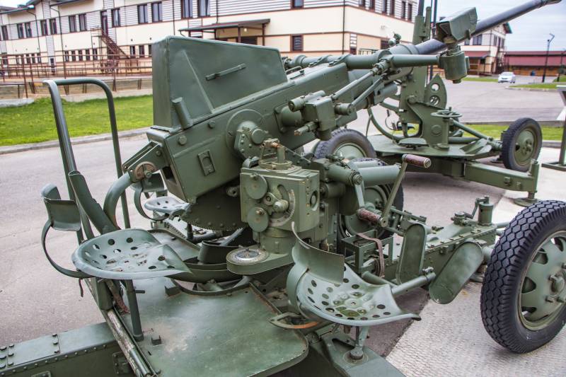 瑞典博福斯40mm高射炮图片