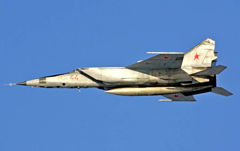 Supersonic high-altitude interceptor MiG-25. Infographics