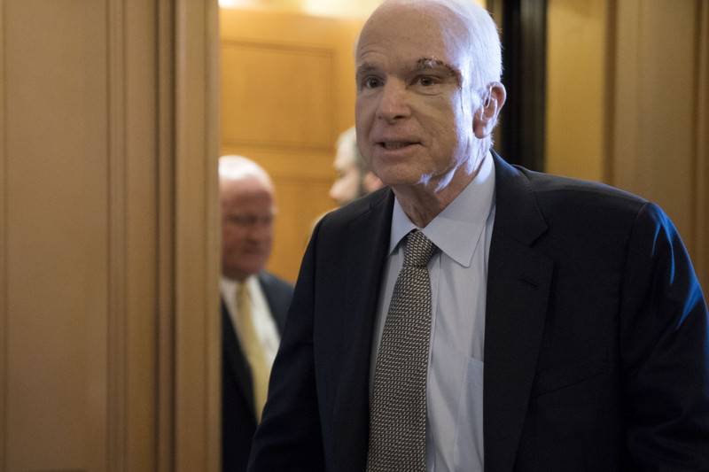 McCain: Rusko zaplatí za útok na demokracii