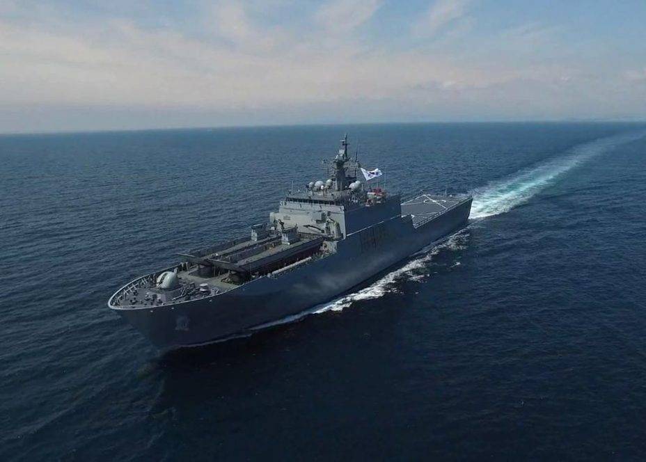 Korean Navy received a new landing ship