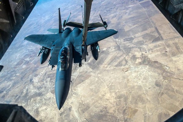꼬리에 무인 항공기 :이란과 러시아와의 전쟁으로 이어지는 미국의 행동