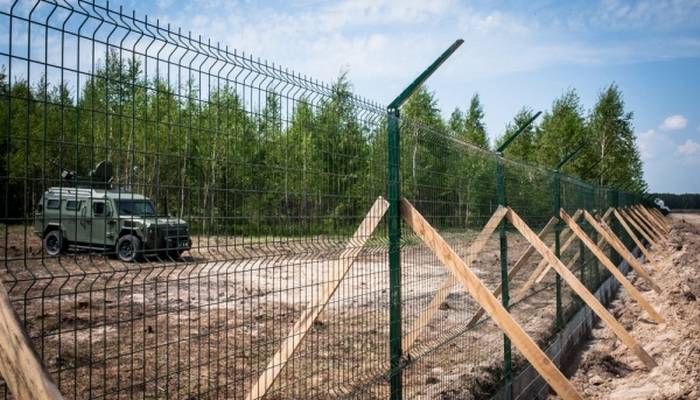 ウクライナでは、彼らはロシアとの国境に壁を建設し続けると述べた