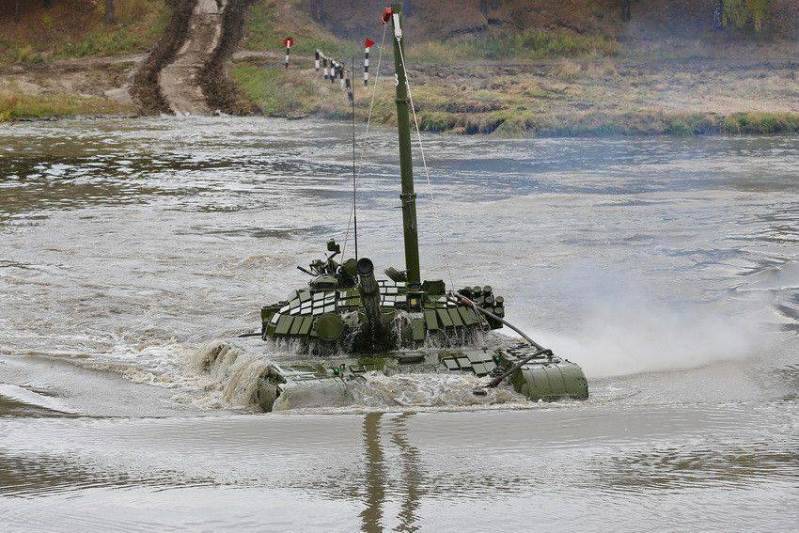 Tankists of the Southern Military District held underwater driving